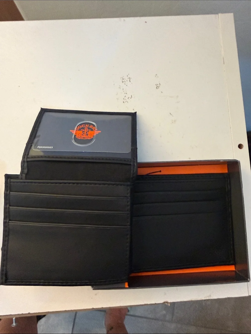 Dockers sleek bifold